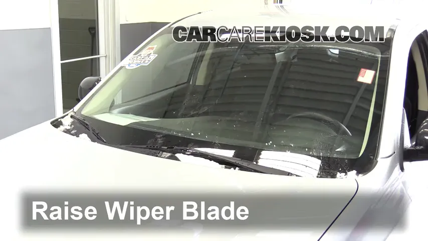 2016 Mitsubishi Outlander SE 2.4L 4 Cyl. Windshield Wiper Blade (Front) Replace Wiper Blades